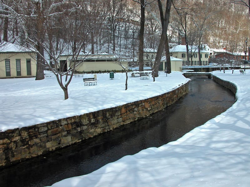 Snow in Berkeley Springs Park