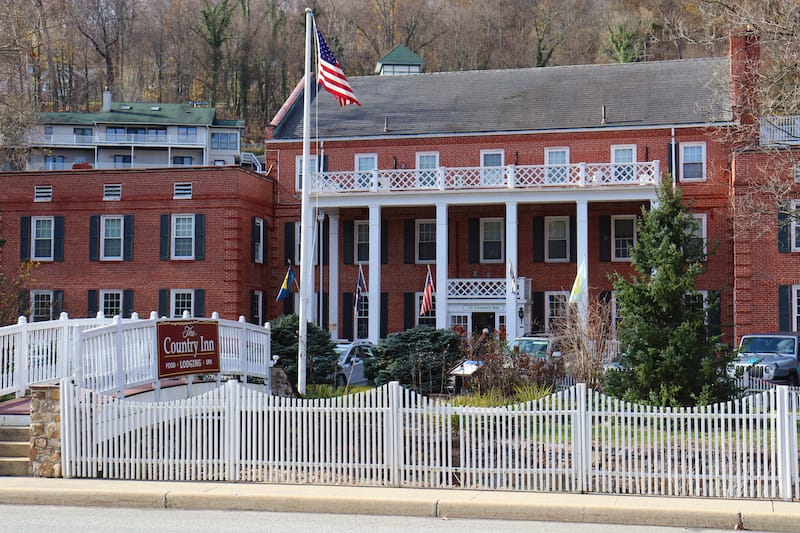 Berkeley Springs - Alejandro Guzmani - Shutterstock.com