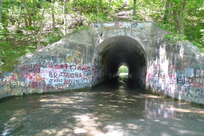 Sensabaugh Tunnel via DM (Flickr CC BY-ND 2.0)