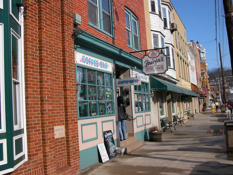 Washington Street in Berkeley Springs - Malachi Jacobs - Shutterstock.com