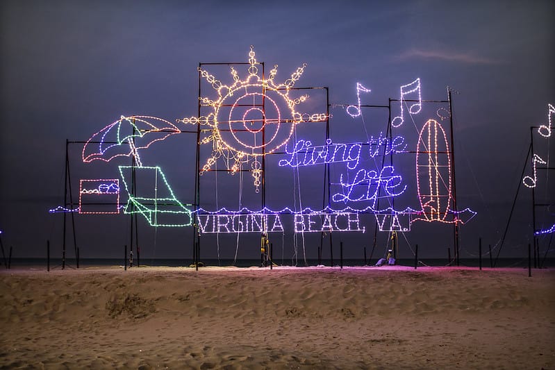 Holiday lights in VA Beach via cw (Flickr CC BY 2.0)