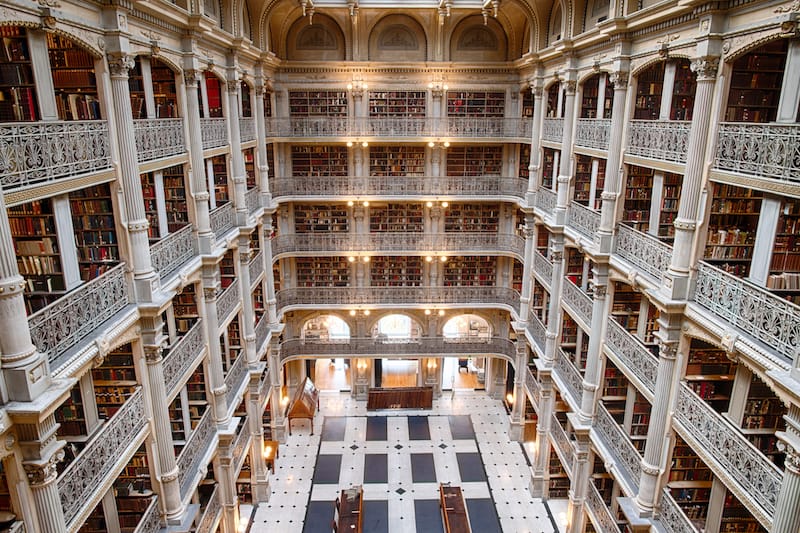 Peabody Library in Baltimore - izanbar - Deposit Photos