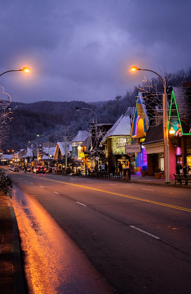 Shopping in winter in Gatlinburg - AlejandroCarnicero - Shutterstock.com