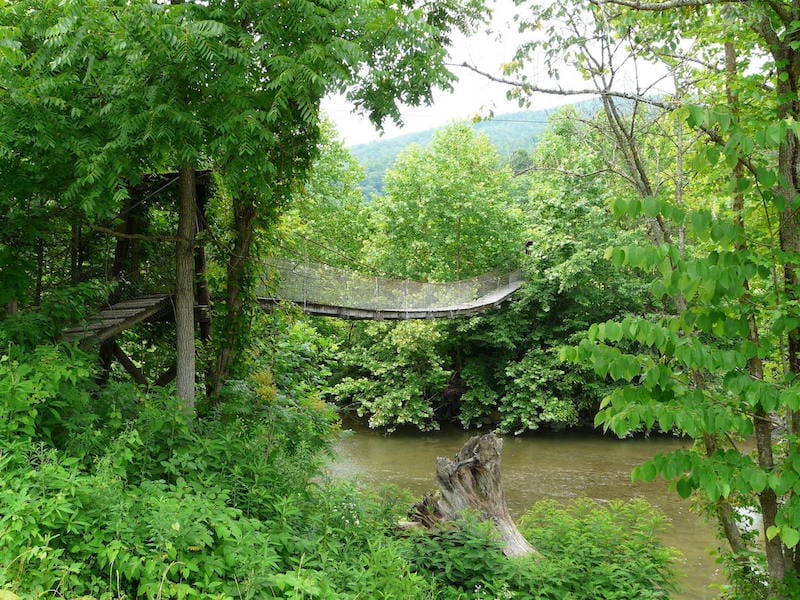 Swinging bridge in Harlan