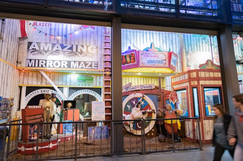 Amazing Mirror Maze in Gatlinburg - Michael Gordon - Shutterstock.com