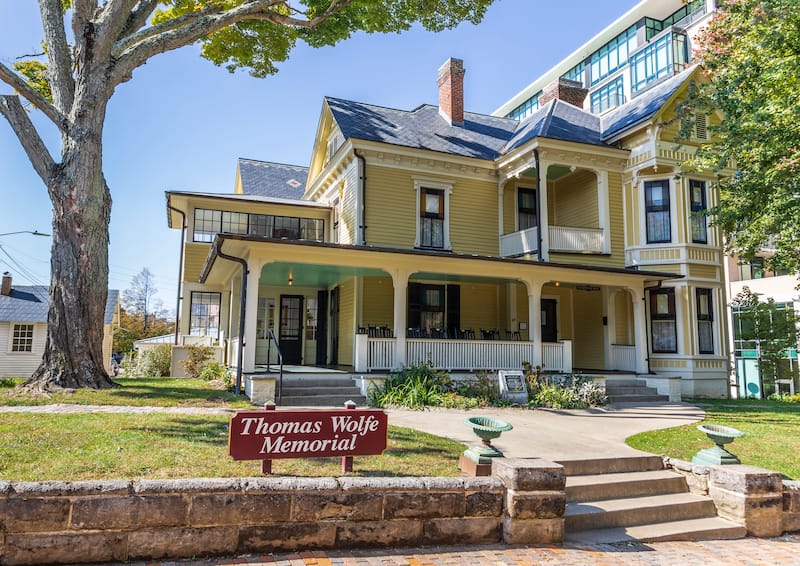 Thomas Wolfe Memorial - Nolichuckyjake - Shutterstock.com